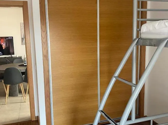 Sunset House / Casa Por Do Sol Daire Nazaré